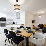 Spacious Family Duplex - Eiffel Tower *