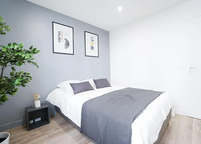 Spacious Family Duplex - Eiffel Tower *