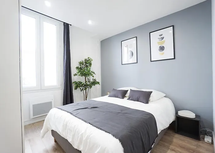Spacious Family Duplex - Eiffel Tower *