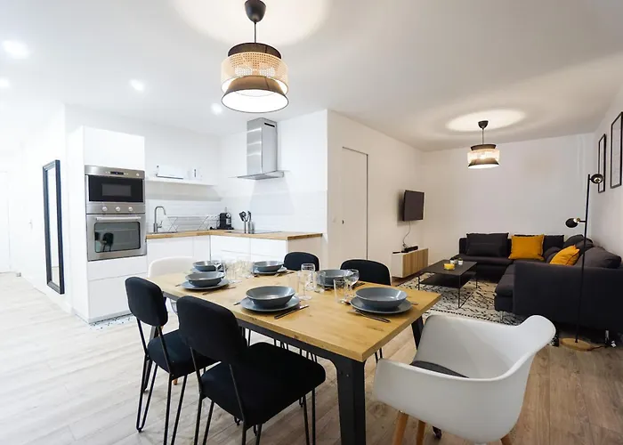 Spacious Family Duplex - Eiffel Tower *